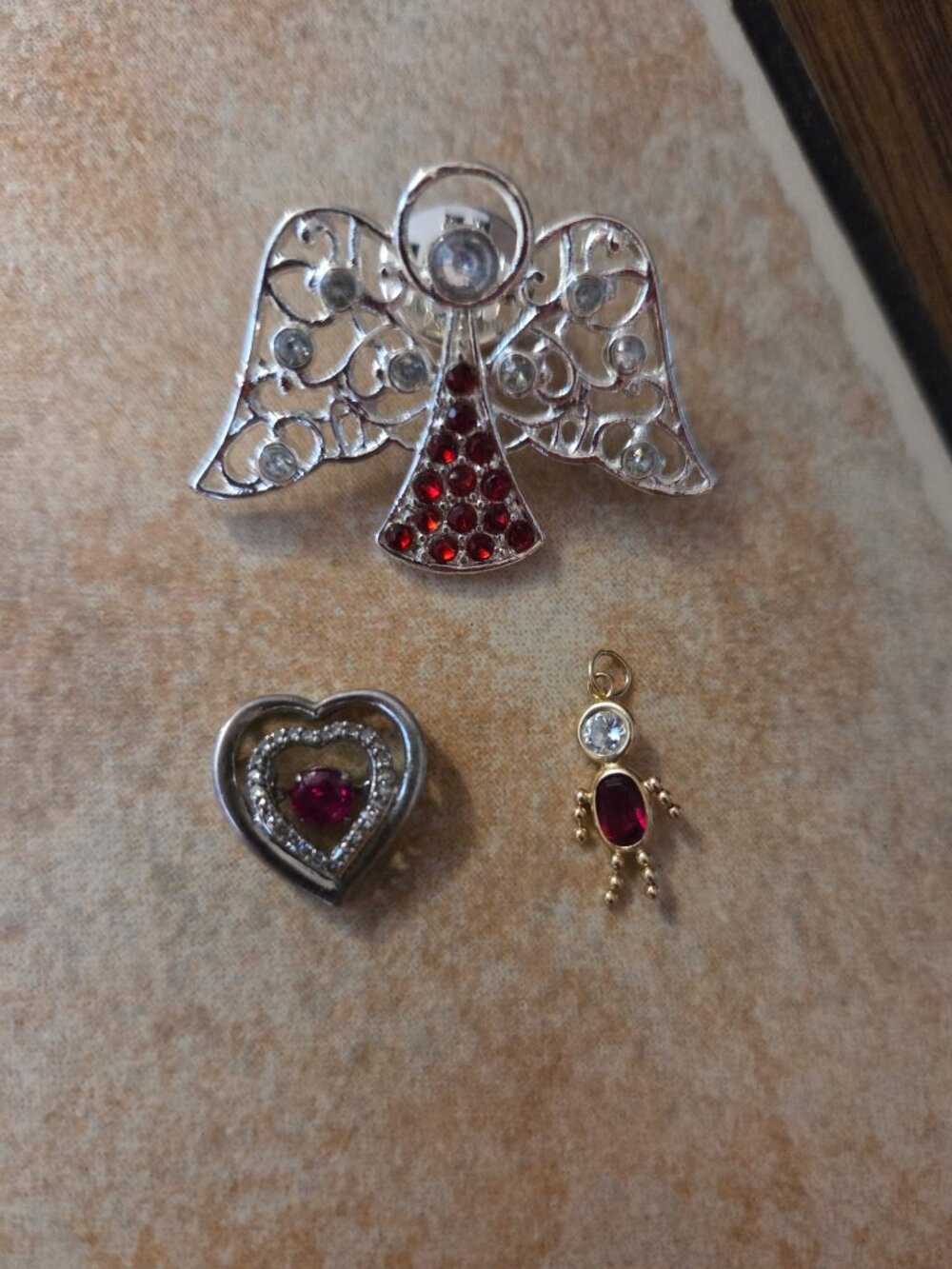 Bundle of Red Stones. All in excellent condition